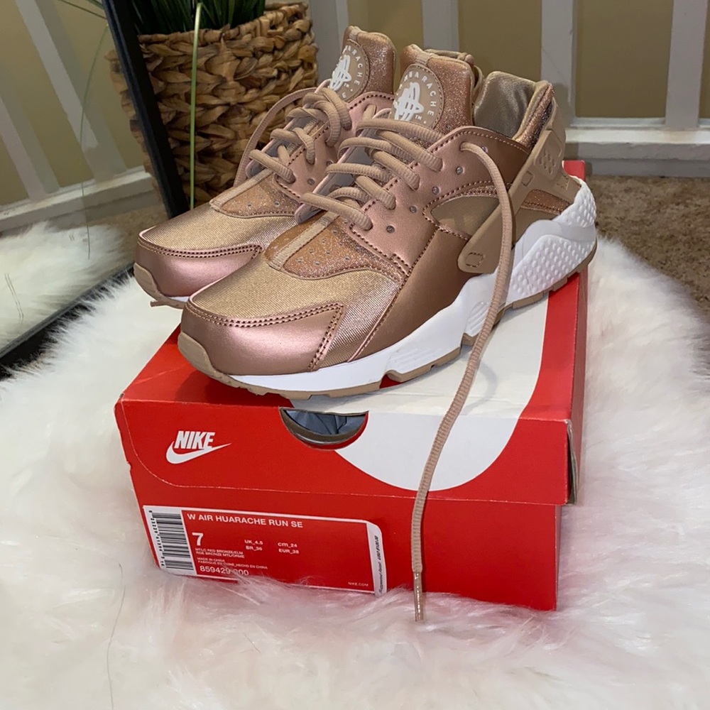 Rose Gold Nike Huarache Run SE
